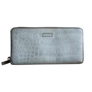 TUMI white Embossed Leather Zip-Around Large Wallet 12 Credit Card Slots GUC